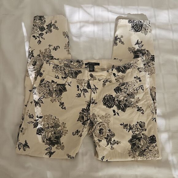 Floral Print Women's Jeans - Picture 12 of 16